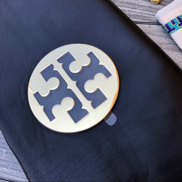 🌟HP🌟Tory Burch Reva Clutch Black/Gold NWT - Picture 5 of 12